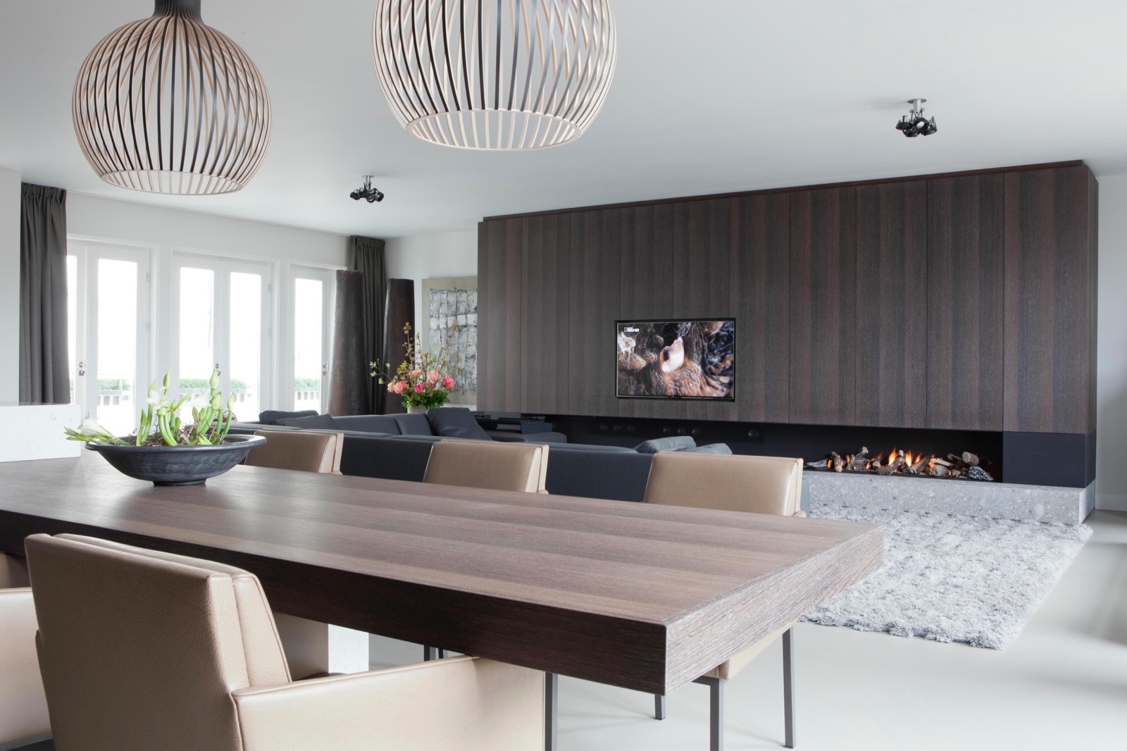 Luxe eetkamer, Luxe woonkamer, Houten tv wand, Luxe houten tafel, Tv wand met haard, Luxury, Design, Exclusive, Modern, Custom Made, Special, Beautiful