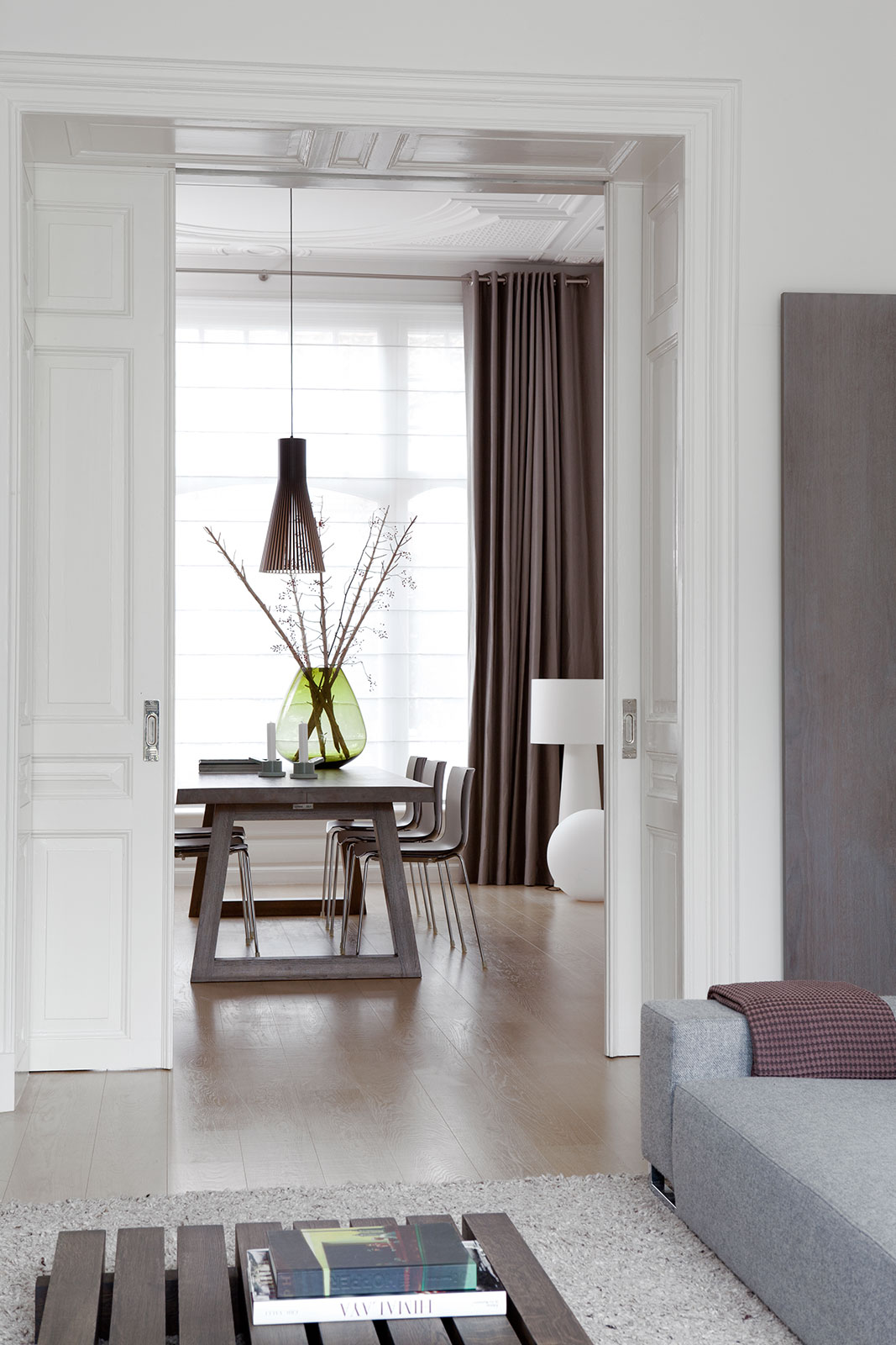 Luxe woning, Luxe woning met schuifdeuren, Luxe schuifdeuren, ,Chair,Furniture,Interior Design,Indoors,Plant,Home Decor,Room,Living Room,Flower,Vase, Luxury, Design, Exclusive, Modern, Custom Made, Special, Beautiful