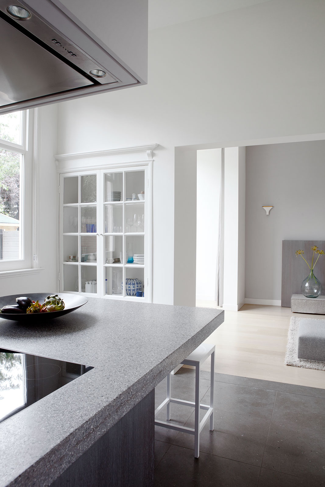 Keuken inspiratie, Houten keuken met natuurstenen blad, Exclusieve keuken, Keuken met kookeiland, Keuken met bar,Indoors,Room,Table,Furniture,Housing,Interior Design,Tabletop,Picture Window,Coffee Table,Kitchen, Luxury, Design, Exclusive, Modern, Custom Made, Special, Beautiful