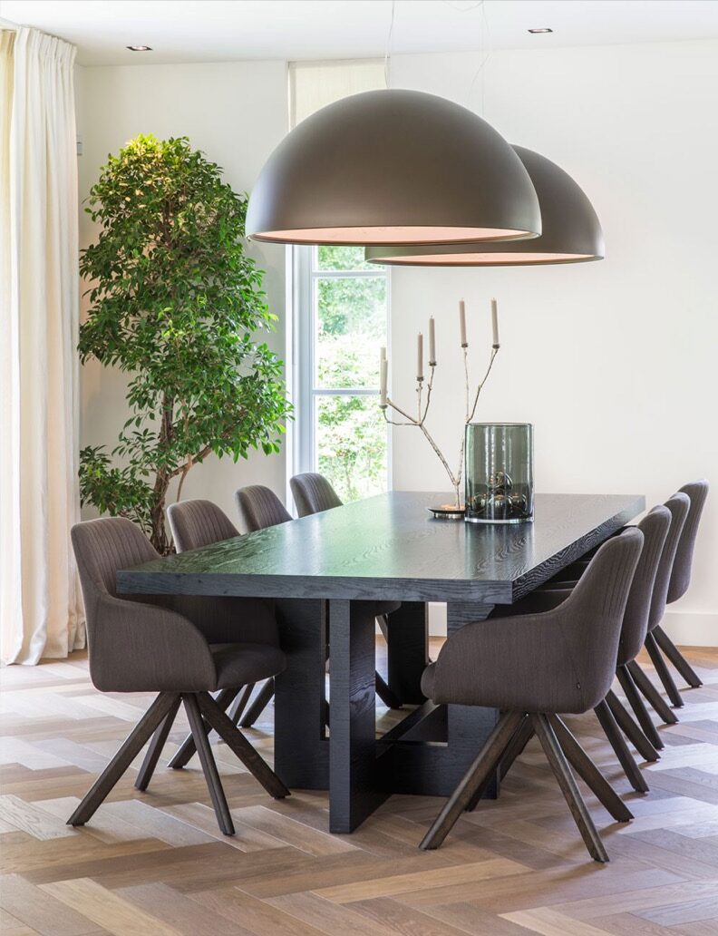 Luxe keuken met moderne meubelen,Tafel, meubels, eettafel, tafelblad, eetkamer, binnen, stoel, bureau, plant, interieurontwerp, Luxe, Design, Exclusief, Modern, Maatwerk, Bijzondere, Mooie