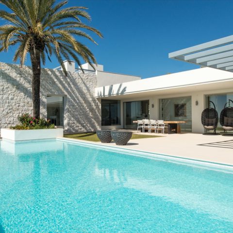 Villa with swimming pool