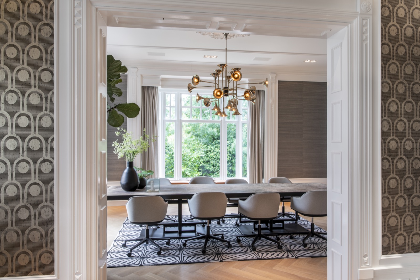 sfeervolle klassieke grote tafel, Luxury, Design, Exclusive, Modern, Custom Made, Special, Beautiful