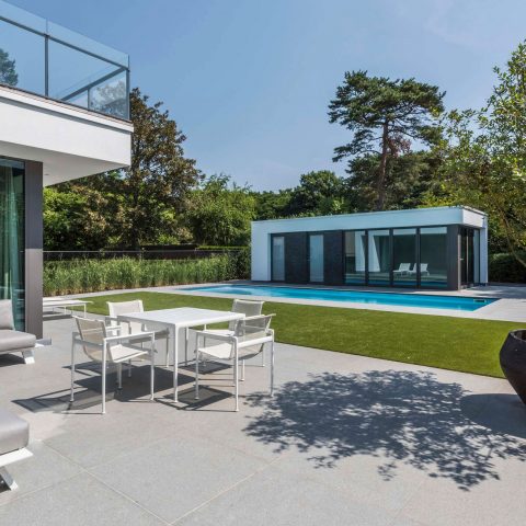 Wellness garden with swimming pool and pool house