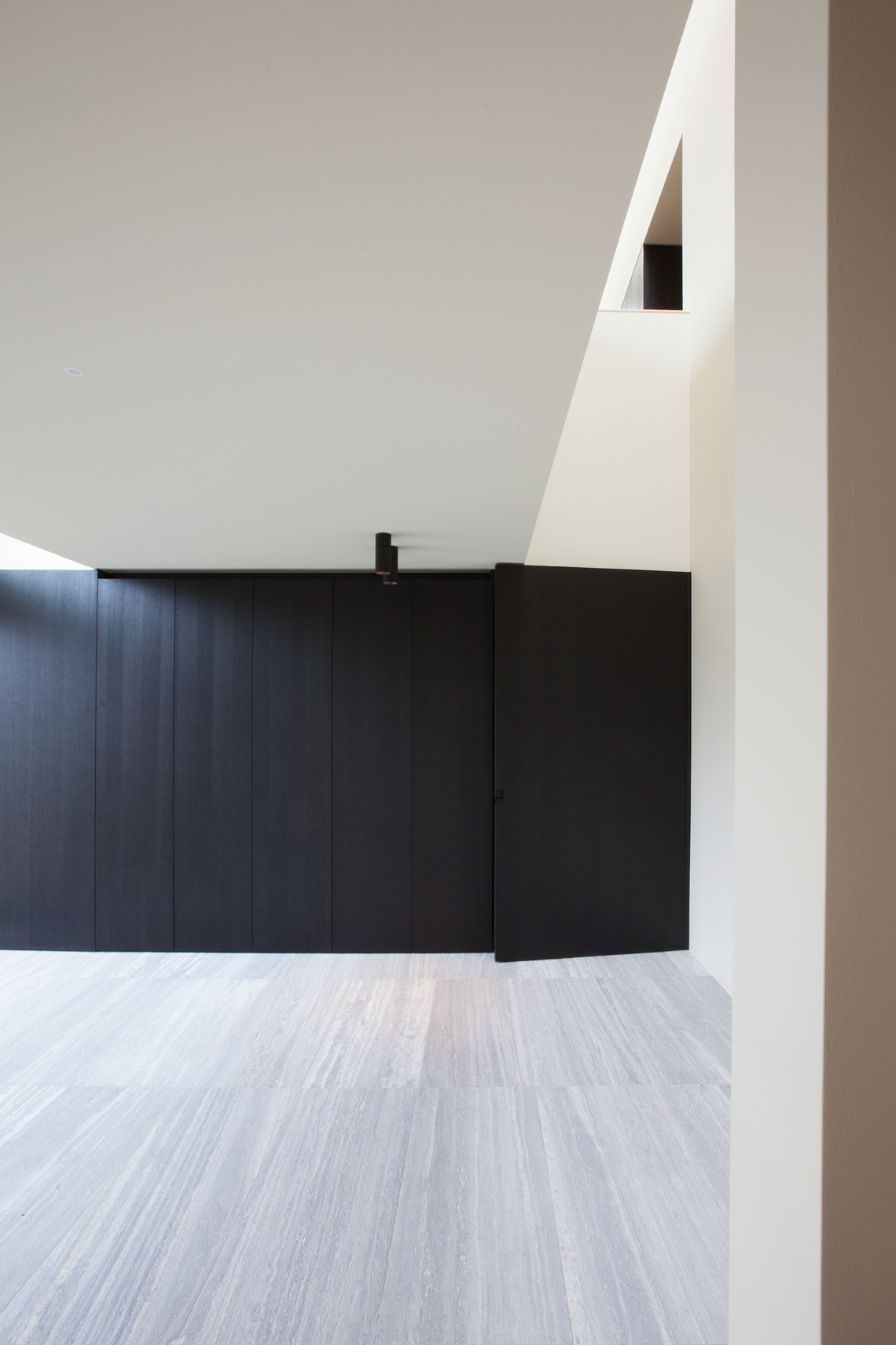 zwarte kastenwand, grijze houten vloer, Luxury, Design, Exclusive, Modern, Custom Made, Special, Beautiful
