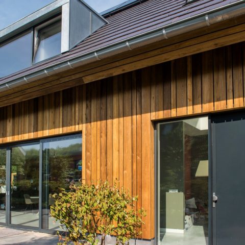 Black aluminum windows in sustainable Gouda home
