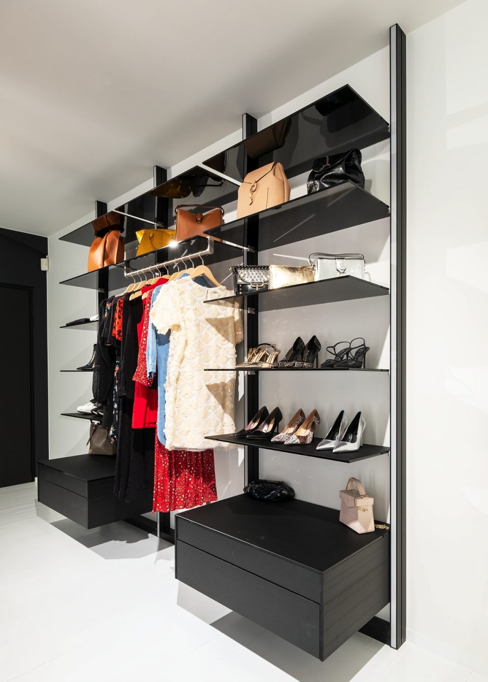 Inloopkasten op maat ‘Dress Wall’