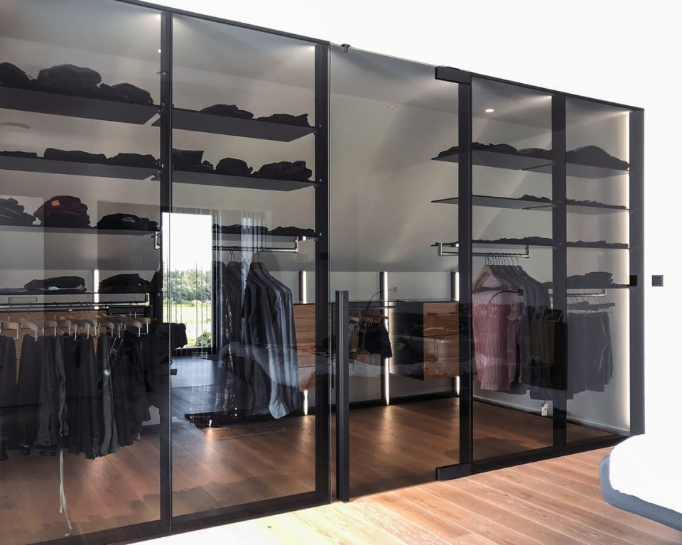 Inloopkasten op maat ‘Dress Wall’