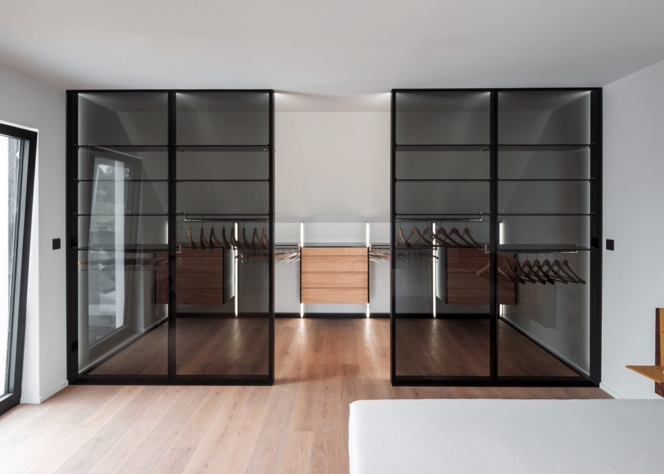 Inloopkasten op maat ‘Dress Wall’