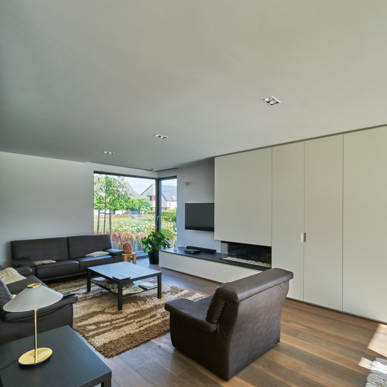 Villa with modern interior doors