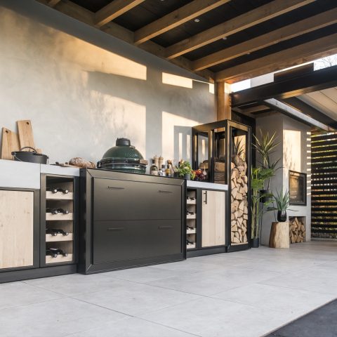 Luxury outdoor kitchen