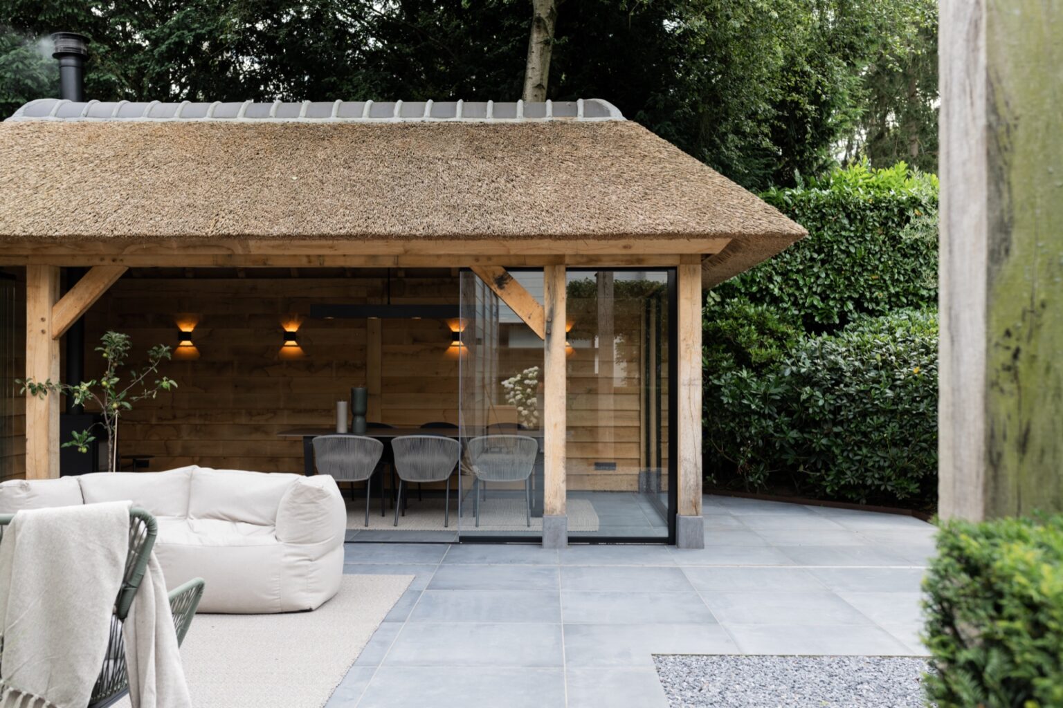 Geïsoleerde tuinkamer met buitenkeuken