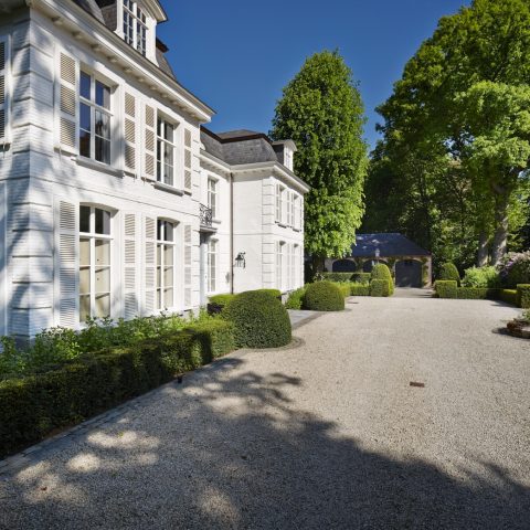 Exclusive paintings villa Vlassak Verhulst