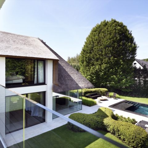Traditional paintwork in a beautiful thatched villa