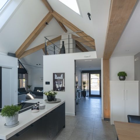 Stylish bungalow with thatched roof in Veenendaal