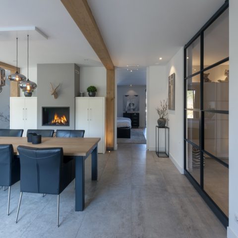 Stylish bungalow with thatched roof in Veenendaal