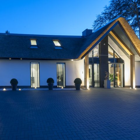 Stylish bungalow with thatched roof in Veenendaal