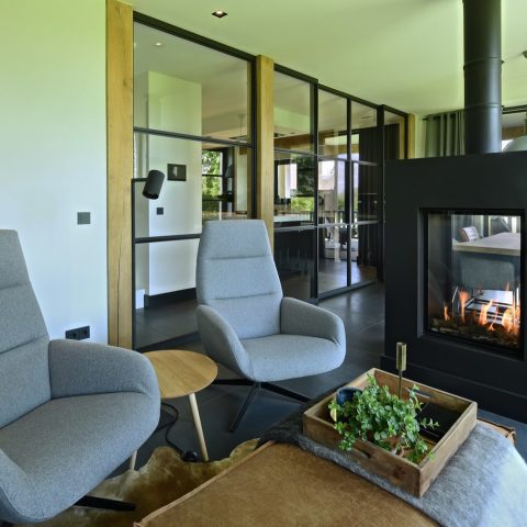 Villa with allure and oak accents in Nuland