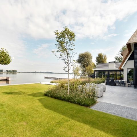 Thatched villa with great view over the Loosdrecht lakes