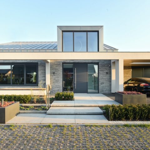 Modern house with zinc roof in Veenendaal