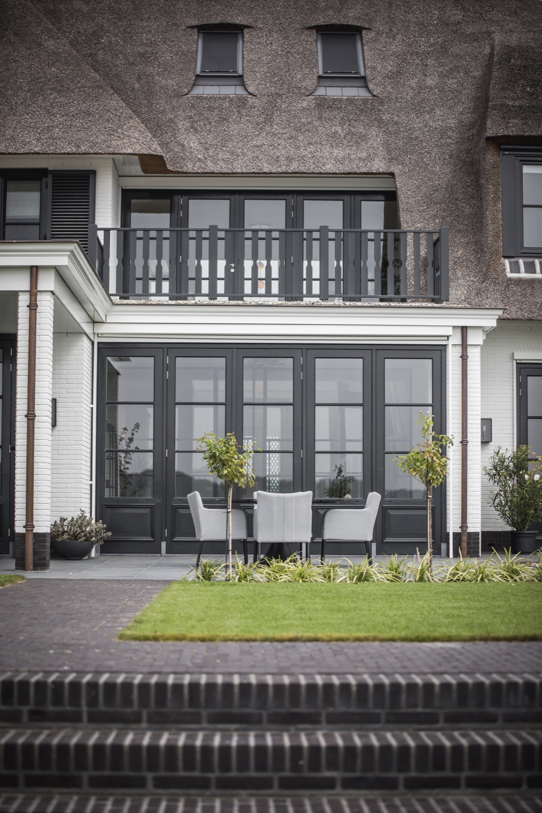 luxe woningen,Housing,Building,French Door,House,Condo,Home Decor,Grass,Mansion,City,Urban, Luxury, Design, Exclusive, Modern, Custom Made, Special, Beautiful
