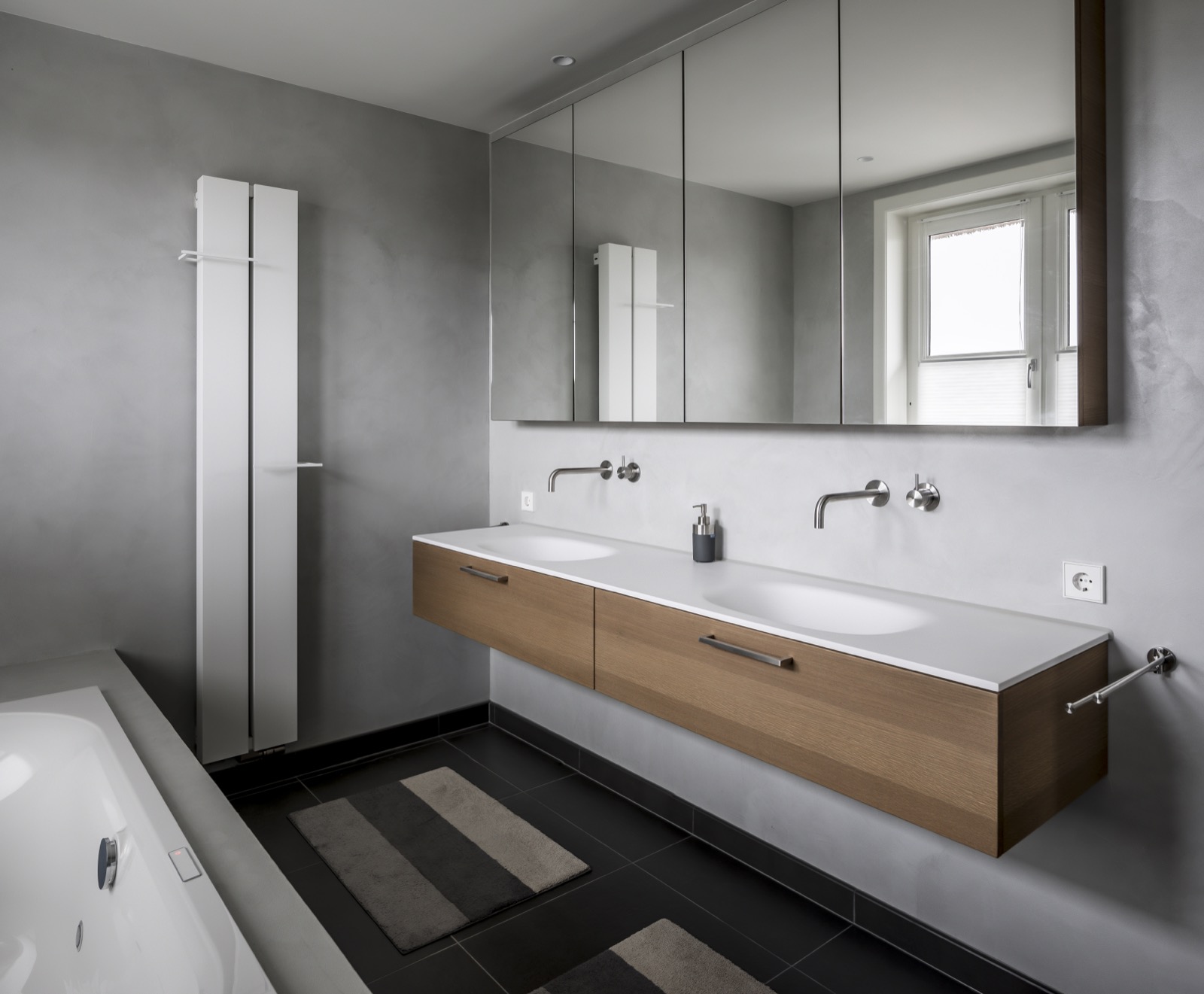 luxe woningen,Corner,Double Sink,Indoors,Room,Bathroom,Interior Design,Sink,Sink Faucet,Building,Housing, Luxury, Design, Exclusive, Modern, Custom Made, Special, Beautiful