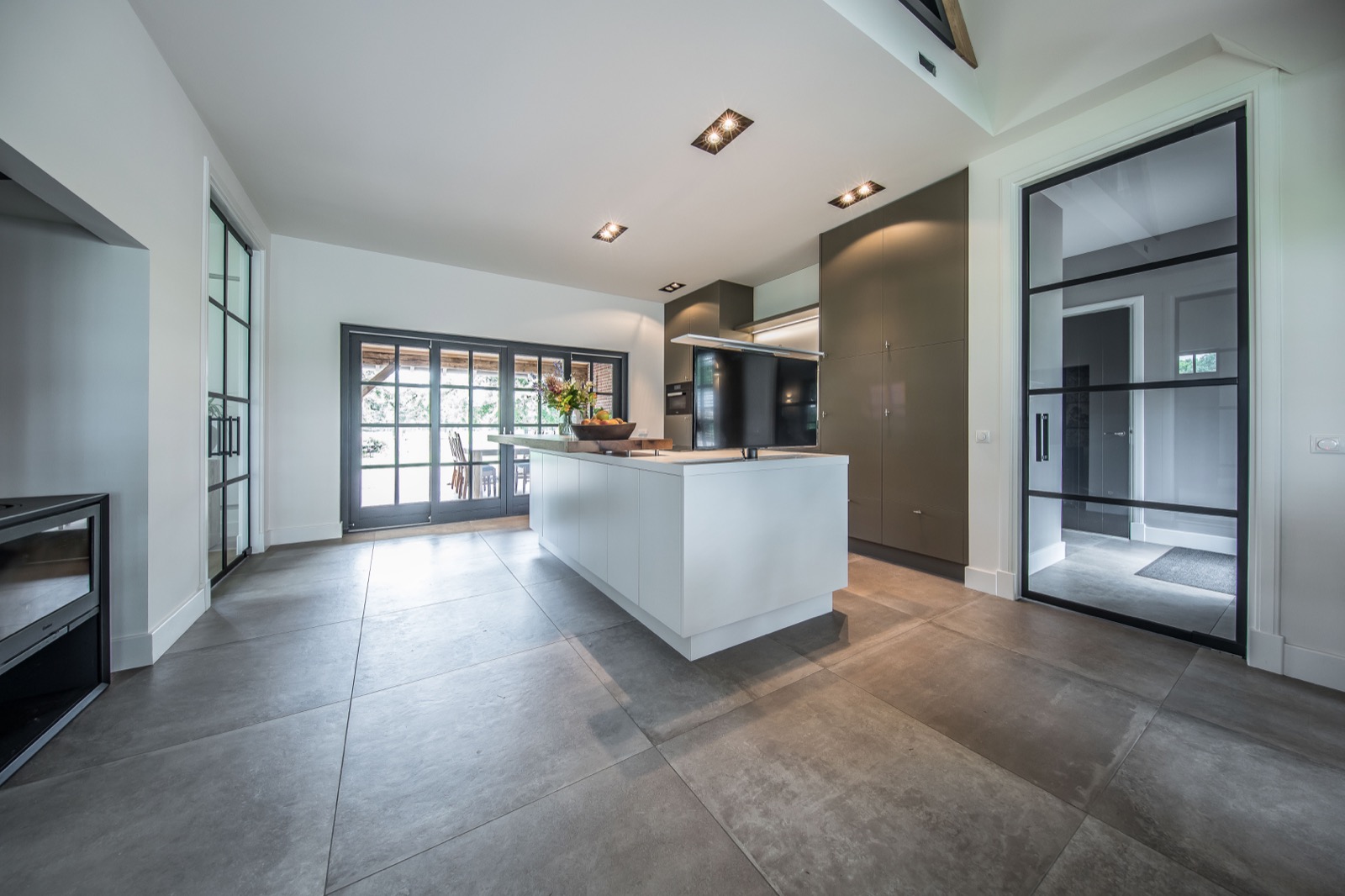 Interieur Oost luxe woonhuis,Flooring,Housing,Building,Indoors,Floor,Interior Design,Furniture,Room,Lobby,Table, Luxury, Design, Exclusive, Modern, Custom Made, Special, Beautiful