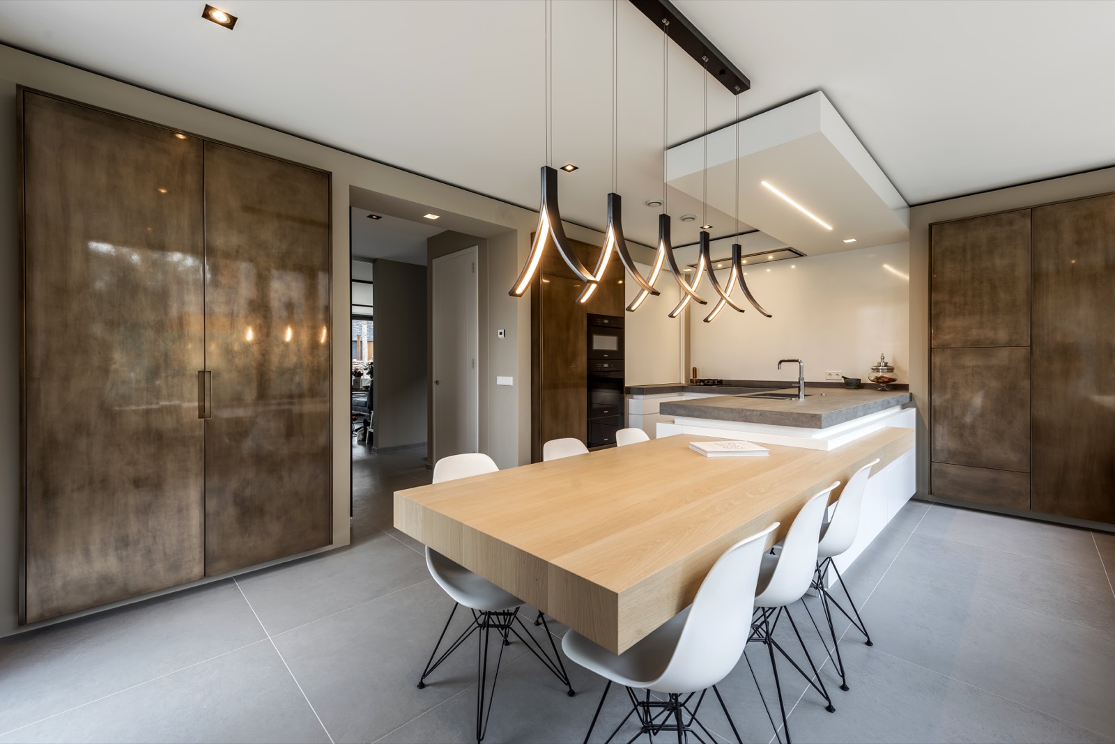 martin van essen luxe keuken,Chair,Furniture,Indoors,Housing,Building,Room,Kitchen Island,Meeting Room,Wood,Table, Luxury, Design, Exclusive, Modern, Custom Made, Special, Beautiful