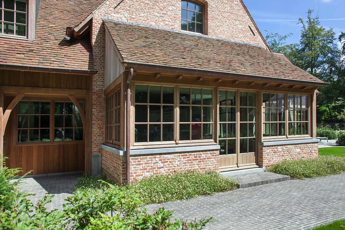 pouleyn luxe woning,Porch,Walkway,Roof,Door,Patio,Housing,Building,Wood,French Door,Pergola, Luxury, Design, Exclusive, Modern, Custom Made, Special, Beautiful