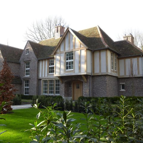 English country house with open and contemporary interior
