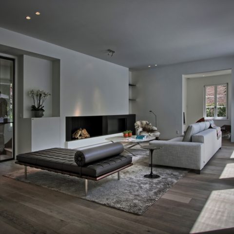Corner house with privacy to courtyard