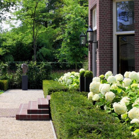 Between Modernism, Classical Elegance and Art