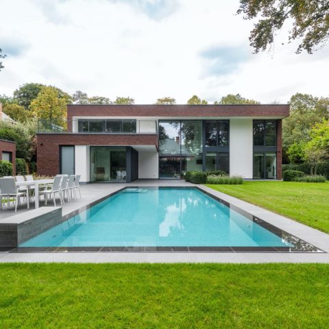 Exclusive villa garden