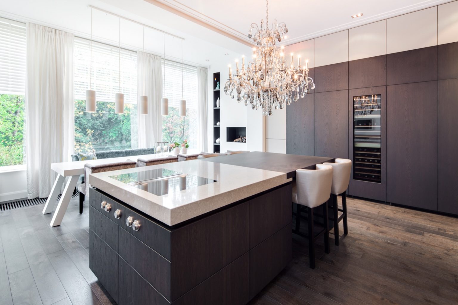 Moderne leefkeuken op maat met eiland