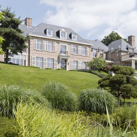 Characterful villa overlooking the water