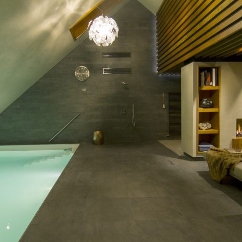 Upper floor with luxury wellness