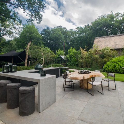 Sleek outdoor kitchen with bar in Hilversum