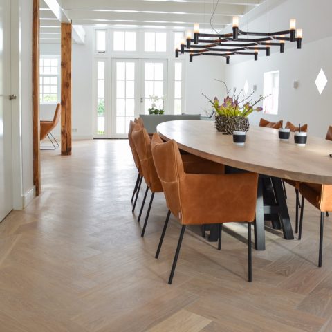 Duoplank oak herringbone floor