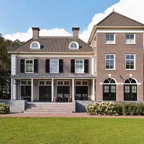 Classicist country house in Twello with Belgian bluestone elements