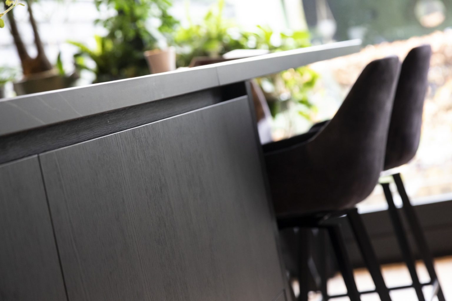 Beautiful living kitchen, in a dark wood texture!