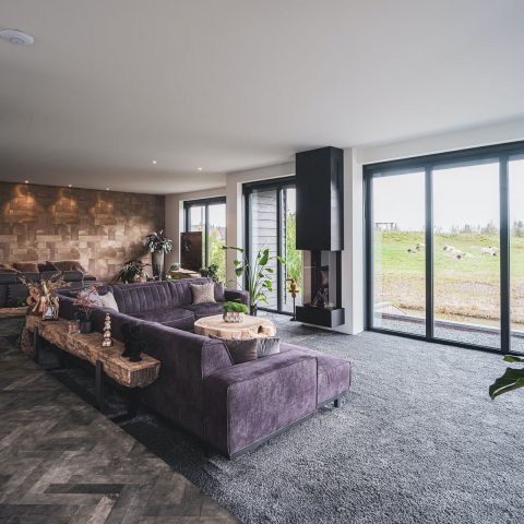 Landelijk moderne woning rietgedekt, Maassluis