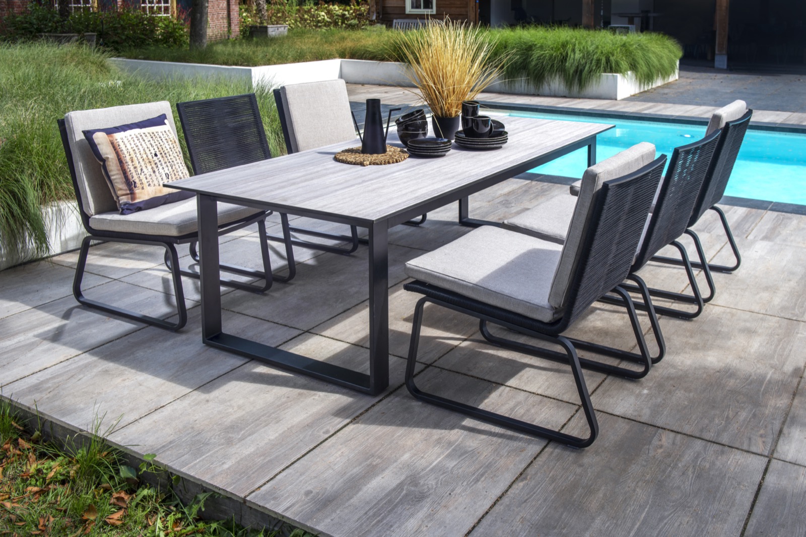 Teeburu garden set,Furniture,Chair,Table,Dining Table,Tabletop,Patio,Coffee Table,Patio Umbrella,Flagstone,Concrete, Luxury, Design, Exclusive, Modern, Custom Made, Special, Beautiful
