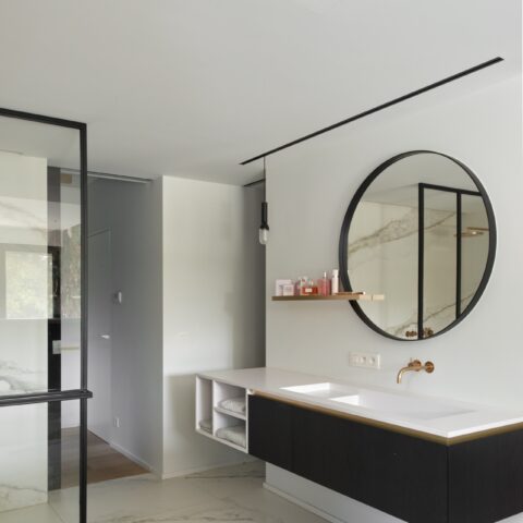 Timelessly modern: office and living in one