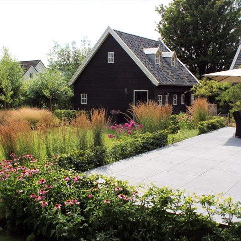 Statige landelijke tuin bij monumentale villa