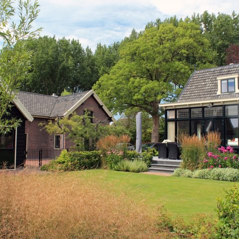 Statige landelijke tuin bij monumentale villa
