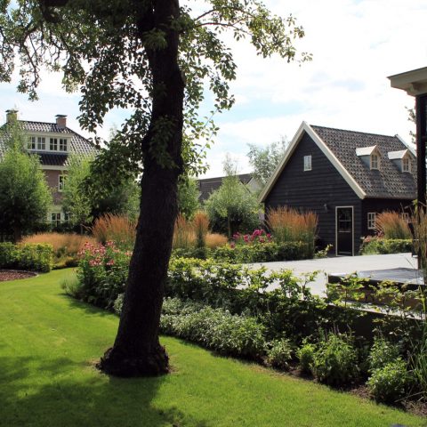 Statige landelijke tuin bij monumentale villa
