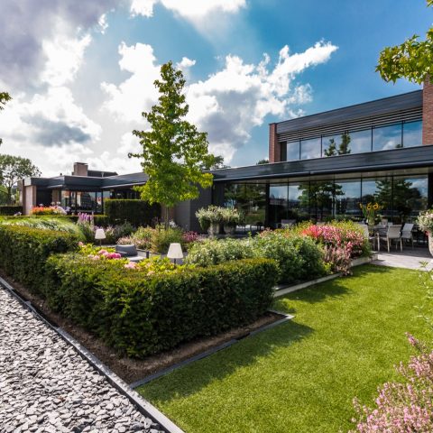 Tuin aan de rivier te Zwijndrecht