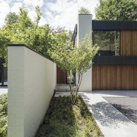Moderne tuin bij villa in Brasschaat