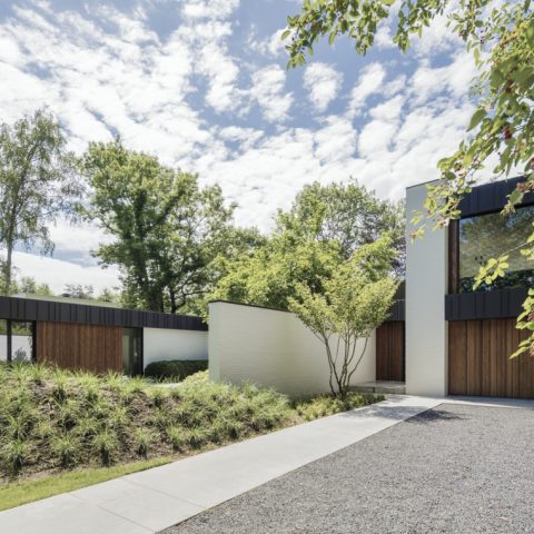 Moderne tuin bij villa in Brasschaat