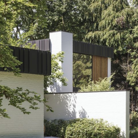 Moderne tuin bij villa in Brasschaat
