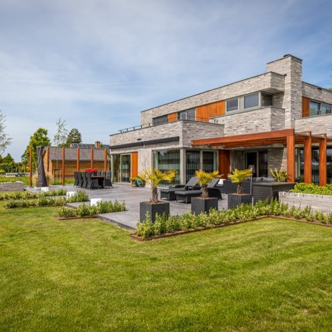 Bold contemporary villa